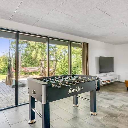 Large, Completely Renovated Activity House With Wilderness Bath And Outdoor Sauna בית נופש
