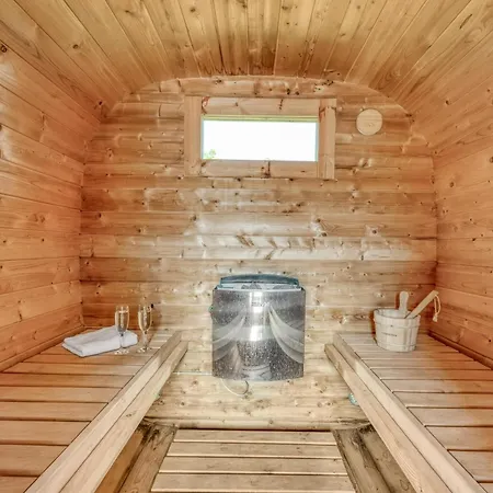 Large, Completely Renovated Activity House With Wilderness Bath And Outdoor Sauna Semesterbostad *