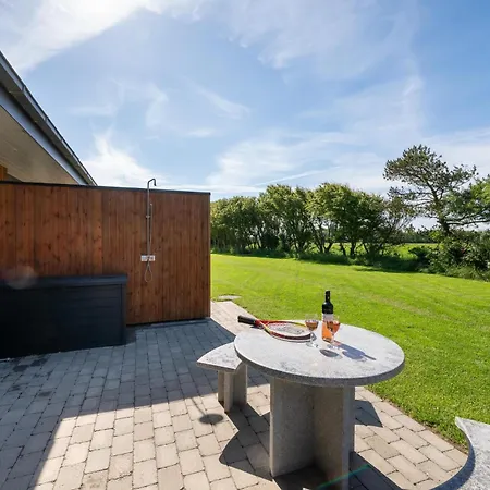 Сasa de vacaciones Large, Completely Renovated Activity House With Wilderness Bath And Outdoor Sauna Ulfborg